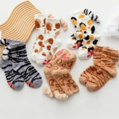 Merkloos Sokken Kat - Kattensok Met Kattenstaart - Anti Slip - Korte Sokken - Bruin Vlek - Unisex Maat 32-39 Cat - Dier - Huisdier - Cadeau - Kado - Geschenk - Gift - Verjaardag - Feestdag – Verassing – Huiskat – Poes – Kater – Kitten -Beenmode Verkoop 550x353 4