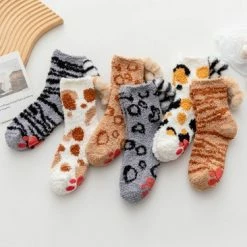 Merkloos Sokken Kat - Kattensok Met Kattenstaart - Anti Slip - Korte Sokken - Bruin Vlek - Unisex Maat 32-39 Cat - Dier - Huisdier - Cadeau - Kado - Geschenk - Gift - Verjaardag - Feestdag – Verassing – Huiskat – Poes – Kater – Kitten -Beenmode Verkoop 550x366 40