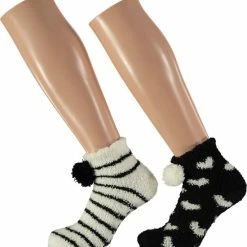 Lage Bedsokken Dames | Zwart|Wit | One Size | Winter Sokken | Bedsokken Dames Maat 39 42 | Fluffy Sokken | Warme Sokken | Bedsokken | Fleece Sokken Slaapsokken | Warme Sokken Dames | Apollo 9 Lage Bedsokken Dames | Zwart|Wit | One Size | Winter Sokken | Bedsokken Dames Maat 39 42 | Fluffy Sokken | Warme Sokken | Bedsokken | Fleece Sokken Slaapsokken | Warme Sokken Dames | Apollo -Beenmode Verkoop 550x582 2