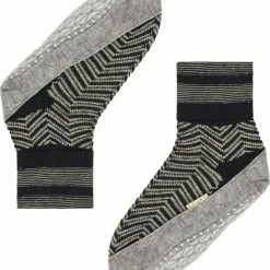 FALKE Cosyshoe Herringbone Slofsok Lang Met Patroon Met Anti-slip Noppen Gestreept Maagdelijke Wol Zwart Dames Sokken - Maat 41-42 12 FALKE Cosyshoe Herringbone Slofsok Lang Met Patroon Met Anti-slip Noppen Gestreept Maagdelijke Wol Zwart Dames Sokken - Maat 41-42 -Beenmode Verkoop 550x667